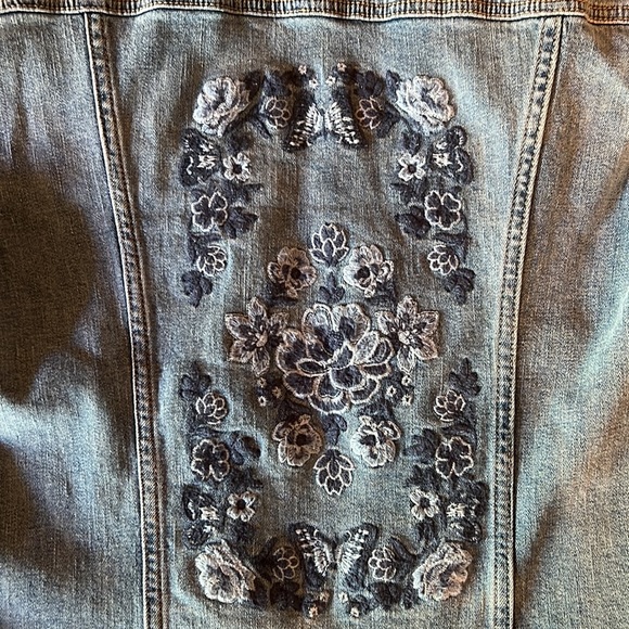 Womens Size Small denim jacket with back detailing - Picture 5 of 6